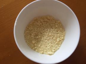 用手揉抓，酥粒就做好了