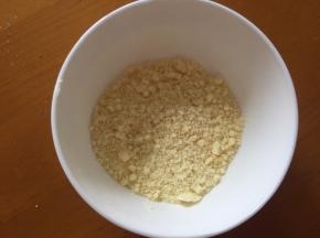 用手揉抓，酥粒就做好了