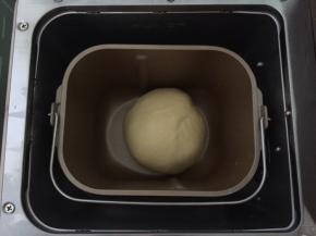 放入面包机中发酵