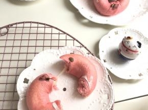 好了 出炉了 美美的摆个造型 拍照打卡！ 吃不完的 温热装袋 时间长不吃记得冷冻 室温回温后
  烤一下 或者用平底锅烙一下 和新出炉差不多 切记不能冷藏 ！容易老化