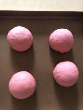 直接分割成四份滚圆 醒十分钟 室温低的话 到15 20 看情况