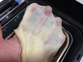 程序结束后再次启动面包机和面程序20分钟，直到能拉出大片的薄膜