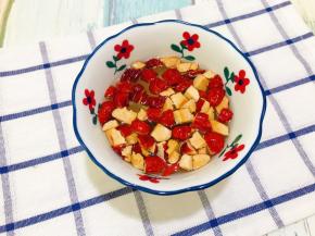 红枣，枸杞，桂圆用热水泡3分钟