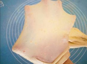 这是揉好的面团，可以拉出薄膜