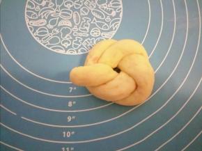 长的一端再向里绕一圈