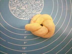 长的一端再向里绕一圈