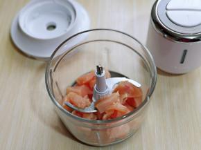 放入绞肉机中。