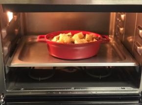 烤箱180度预热10分钟，放入中下层，烤制30-40分钟。