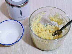 约30秒，蒜蓉完成了，取出备用。