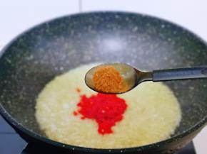 加入十三香。(不喜欢可以不放)