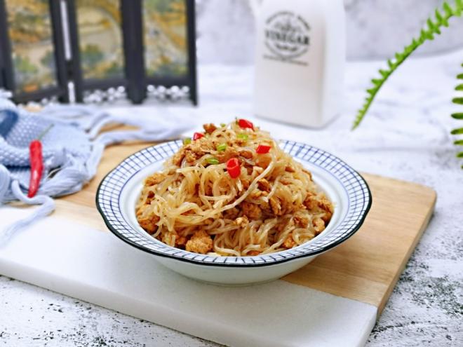 鸡胸肉糜炒粉丝