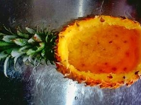 挖成一个菠萝碗