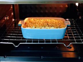 将烤碗入烤箱中层。