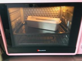 烤箱180度，小模具烘烤40分钟，大模具烘烤55—60分钟，具体温度与时间根据自己烤箱脾气酌情增减