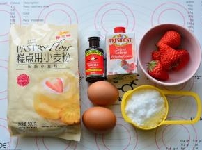 准备好蛋糕的所有材料