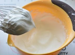 打蛋器上可以拉出小弯钩（如下图所示），即为湿性发泡。