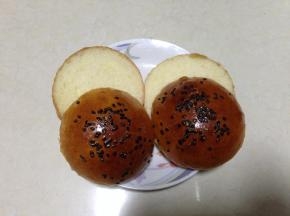 
汉堡胚从中间切开