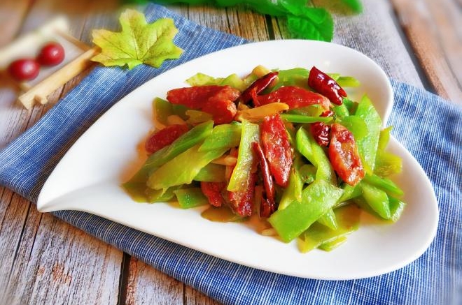 青笋炒腊肠