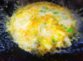 加入少量清水煮开