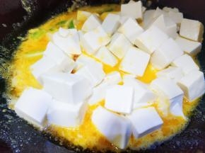 到入豆腐焖五分钟