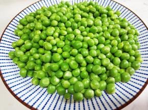 准备好豌豆洗净