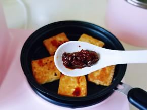 再加入豆瓣酱。