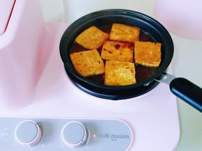 最后加入按个人口味加入盐调味，再加入一汤勺的水，直接转为最大档，收汤即可。