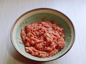 用筷子充分的搅拌均匀，放旁边静置15分钟。