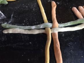 一样拿一条交叉一起