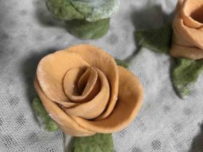 放入铺好纱布的蒸屉上，醒发10分钟，再放入开水锅中蒸10分钟即可