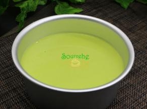 把拌均好的面糊倒入蒸盘，静放30分钟，发酵变大至原来的二倍，第一次发酵完成。