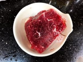 牛肉洗净