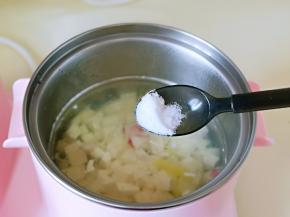 按个人口味加入盐。