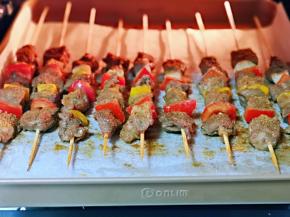 再撒上孜然粉，再次送入烤箱烤5分钟。