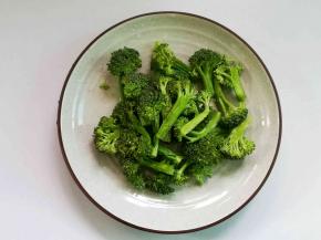 西兰花清洗干净切小朵