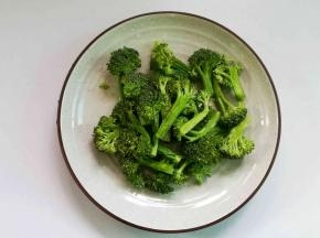 西兰花清洗干净切小朵