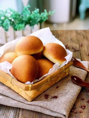 出炉后放在晾网上晾至室温后再食用，不吃的需要密封室温保存或冷冻保存。