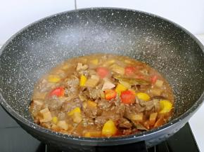 大火收汤，至浓稠，留一点点汤汁更好吃。