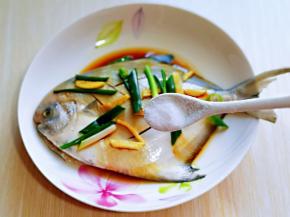 按个人口味加入食用盐。