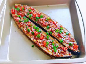 撒上切好的葱花，入烤箱再烤5分钟即可。