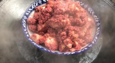 放入开水锅中蒸三小时以上