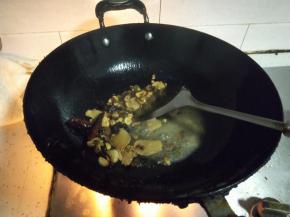 加入料酒，生抽。