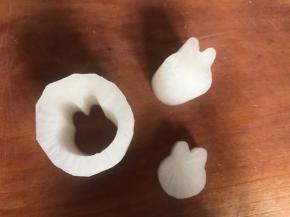 再把切下的萝卜切一厘米厚