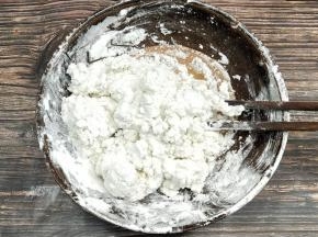糯米粉加热水拌匀
