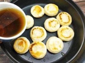 倒入提前化开的红糖水(红糖加开水)