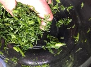 抓捏均匀，腌制一会