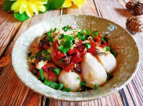 让你胃口大开的剁椒芋头就完成了。