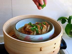 关火，撒上香葱碎，出锅。