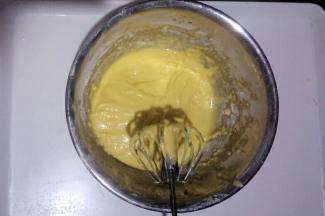 用手持打蛋器画z字搅拌均匀