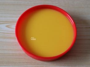 如果还有气泡，就静置一会儿消泡，或者拿牙签挑掉；